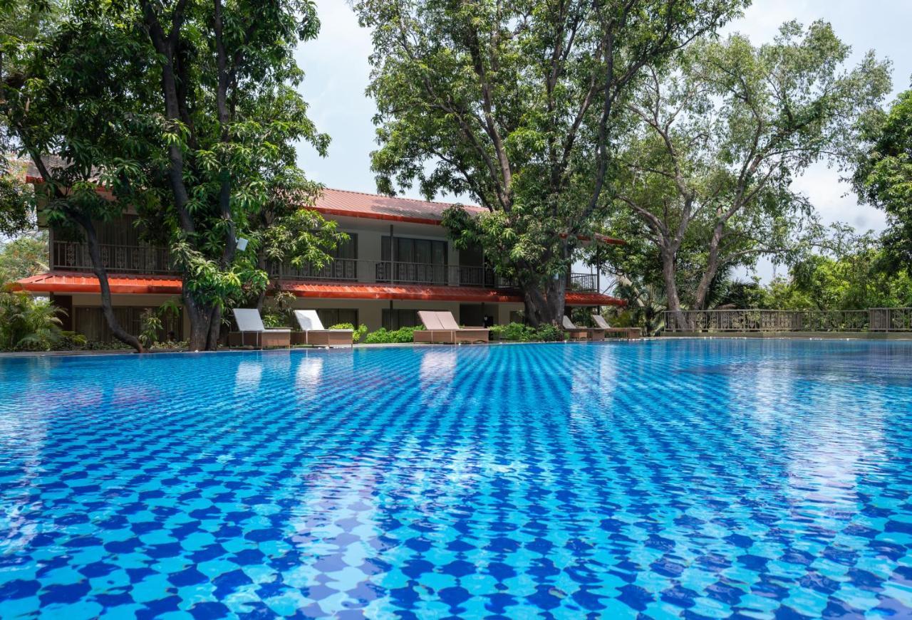 Hotel Oleander Farms, Karjat Extérieur photo