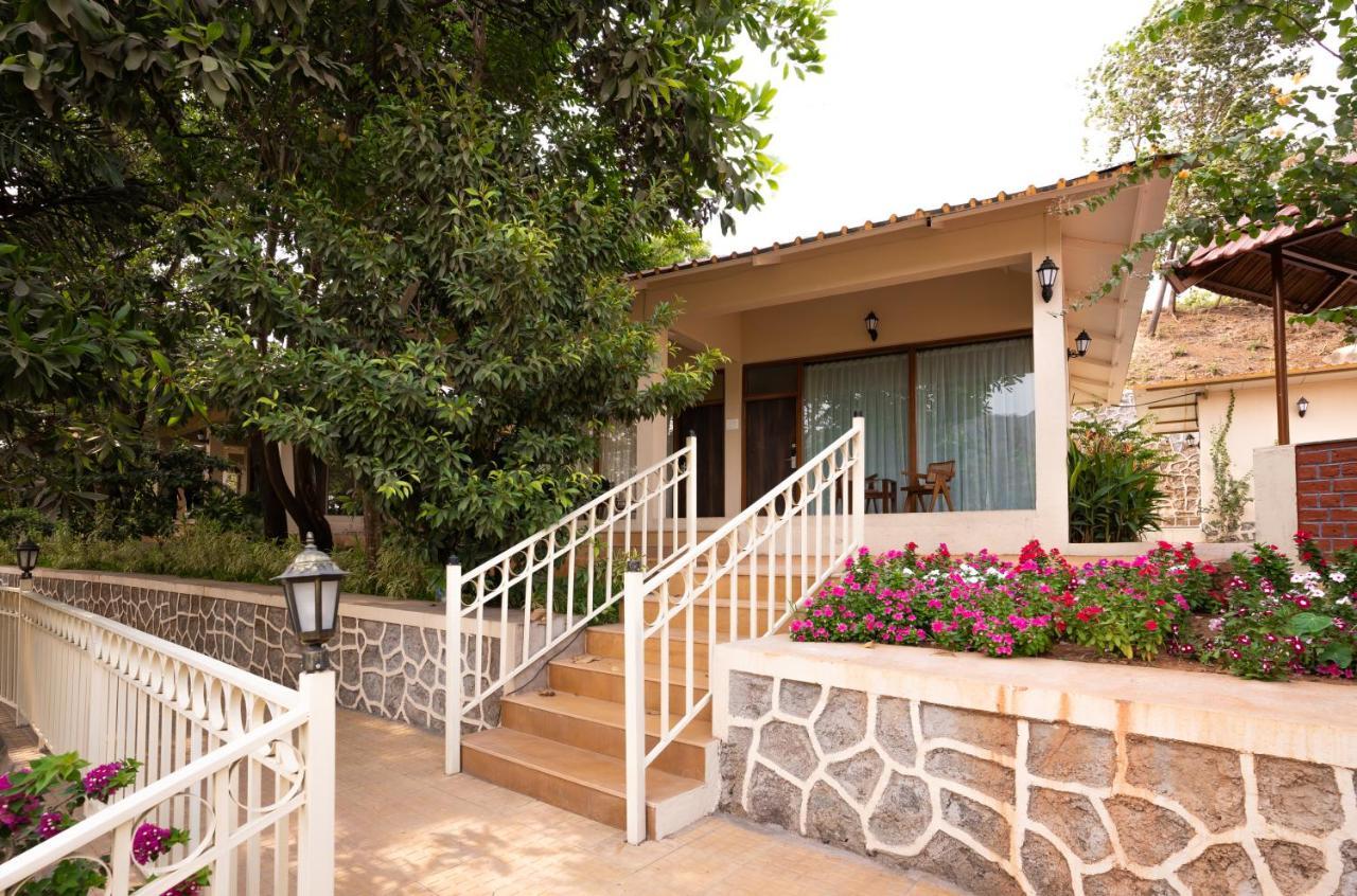 Hotel Oleander Farms, Karjat Extérieur photo